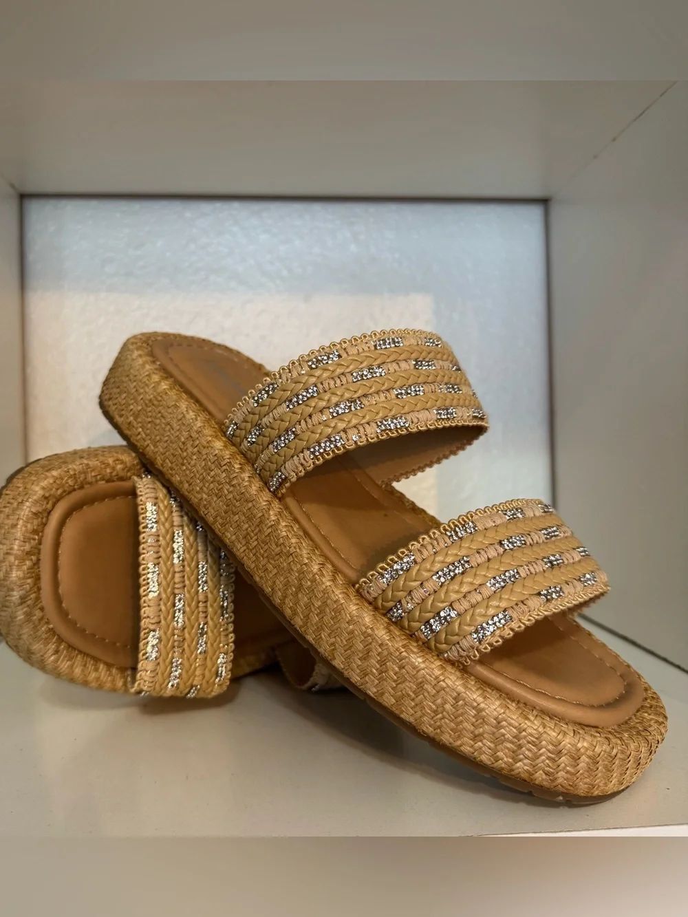 Madden Girl Tan Raffia Rhinestone Slide Sandals Resort Boho Vacation Size 8